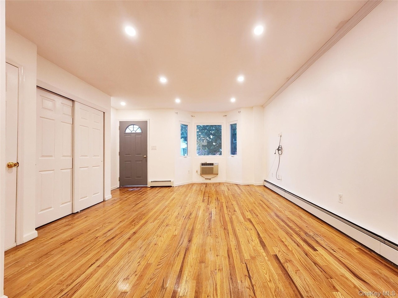 9408 89th Ave #1stFL - Photo 2 of 18