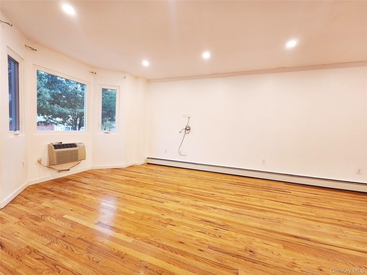 9408 89th Ave #1stFL - Photo 4 of 18