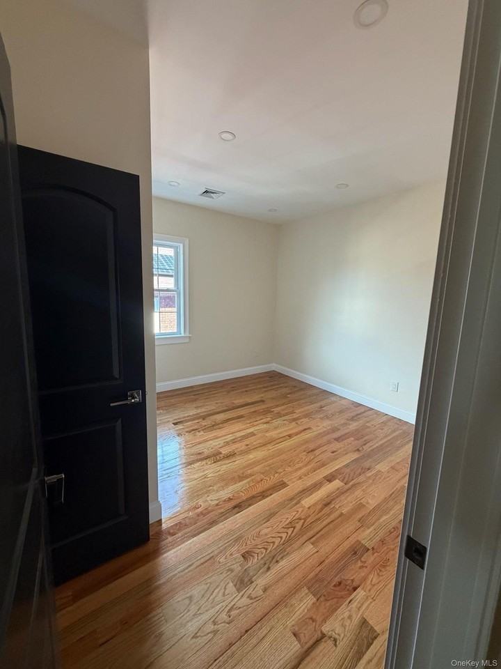 24712 139th Ave - Photo 2 of 8