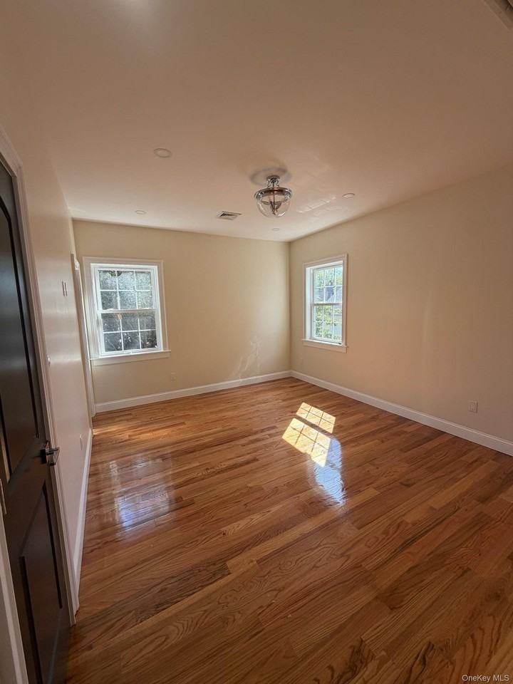 24712 139th Ave - Photo 4 of 8