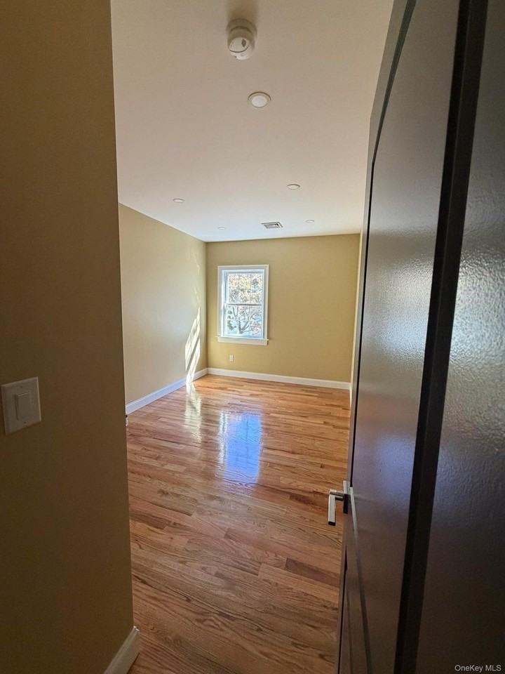 24712 139th Ave - Photo 5 of 8