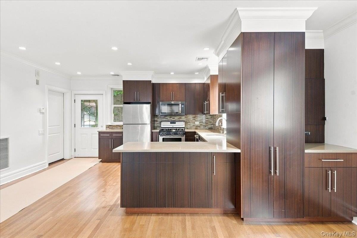 3533 Ropes Ave - Photo 4 of 15
