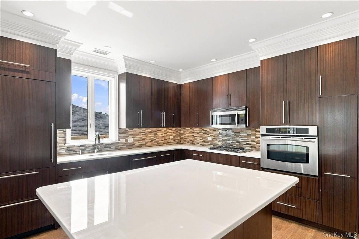 3533 Ropes Ave - Photo 4 of 19