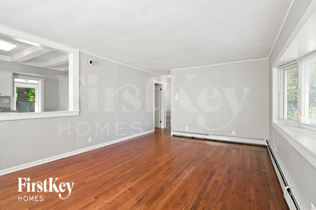 7932 Newland Ave - Photo 3 of 19