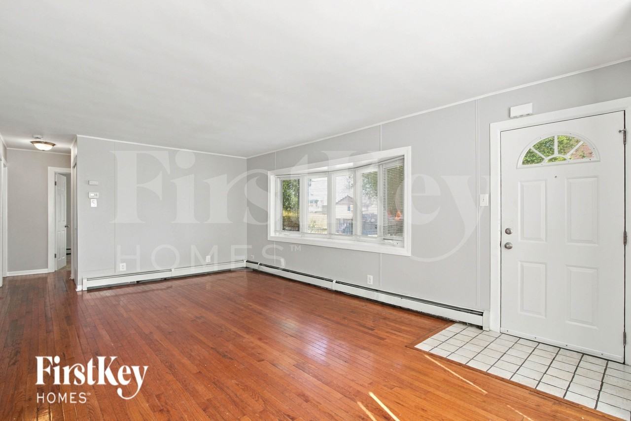 7932 Newland Ave - Photo 4 of 19