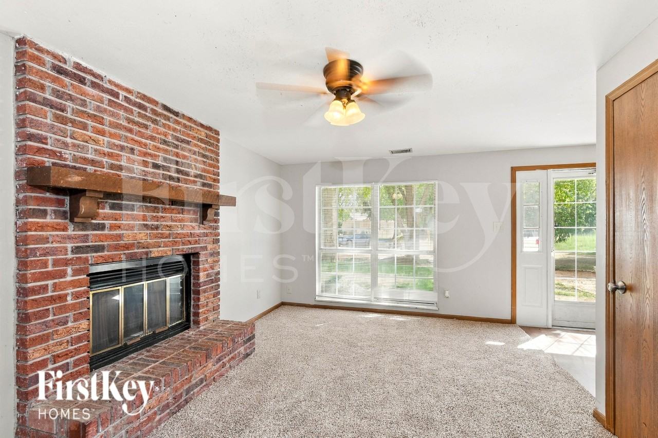 7011 Blue Mountain Dr - Photo 3 of 20