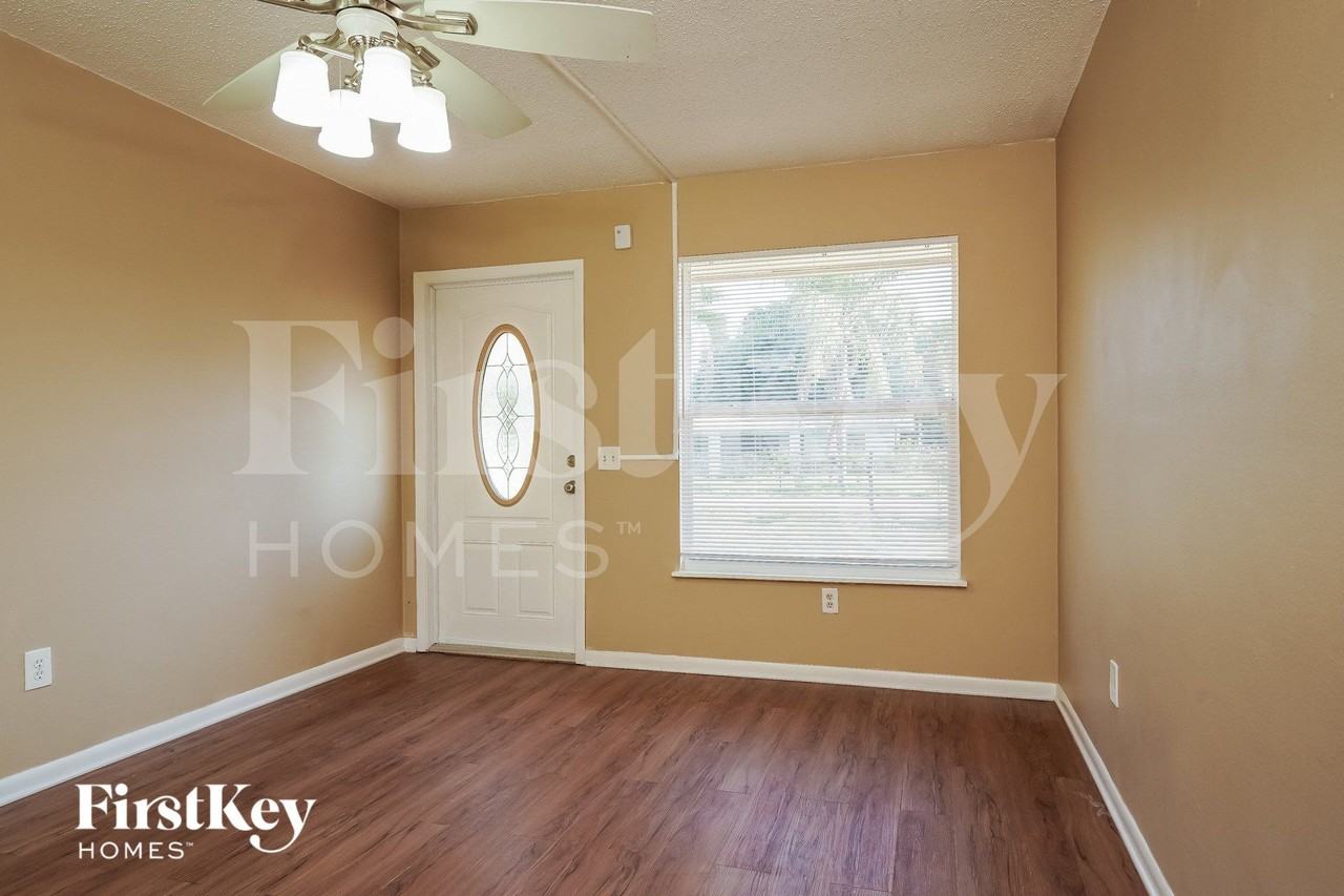 67 Victoria Dr - Photo 3 of 16