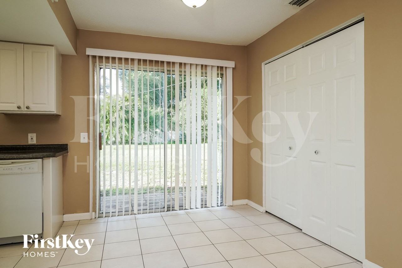 67 Victoria Dr - Photo 5 of 16