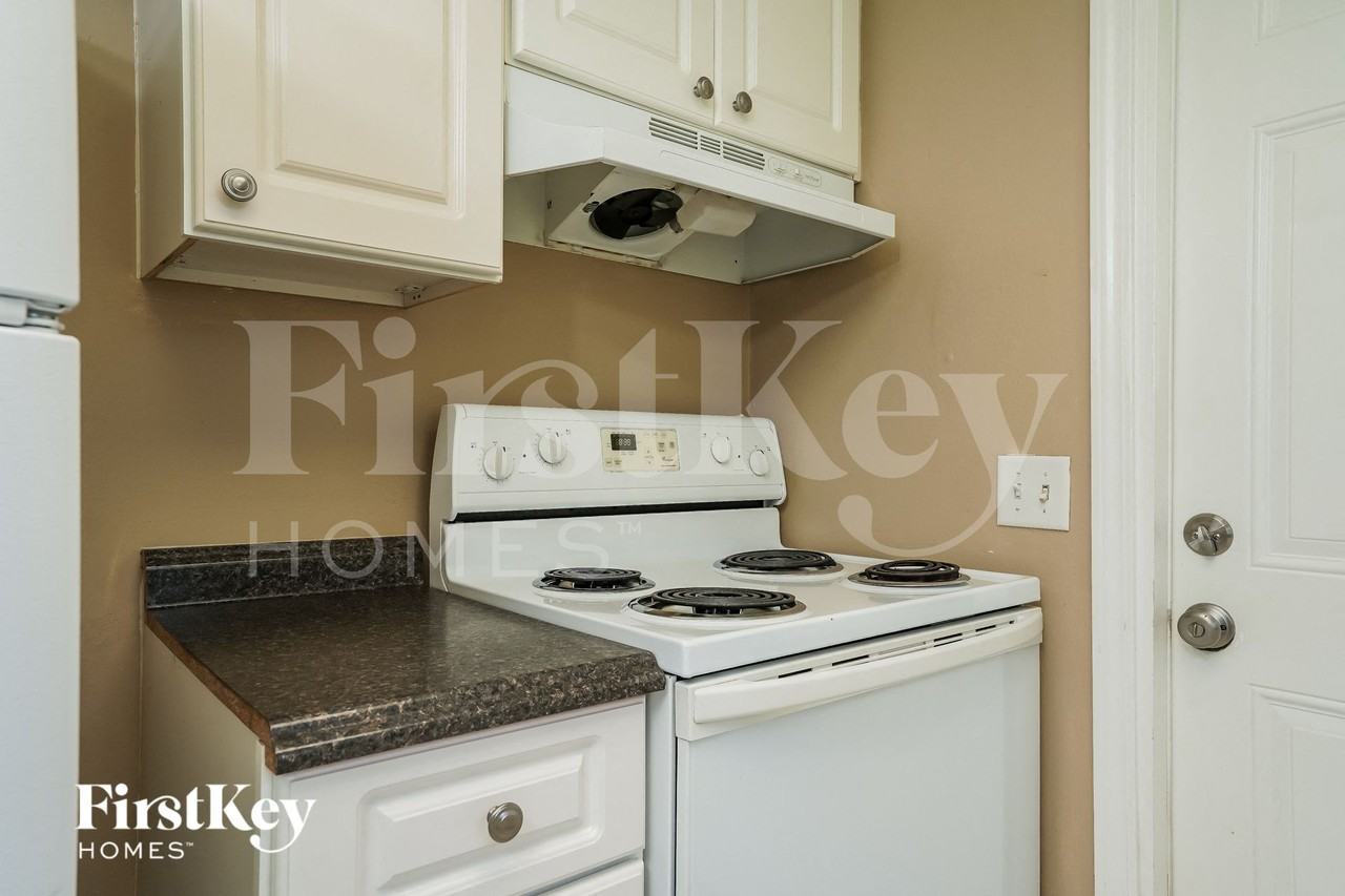 67 Victoria Dr - Photo 7 of 16