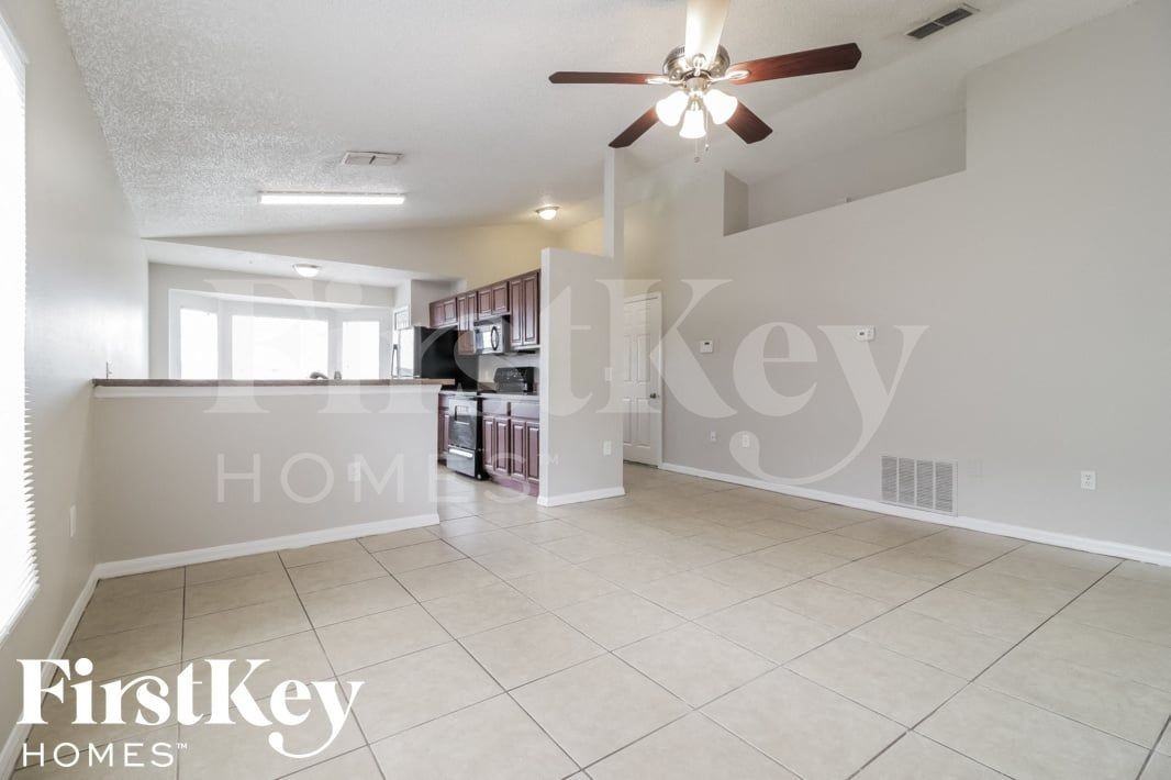 6500 Viewpoint Ct - Photo 3 of 16