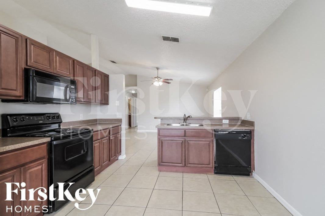 6500 Viewpoint Ct - Photo 5 of 16