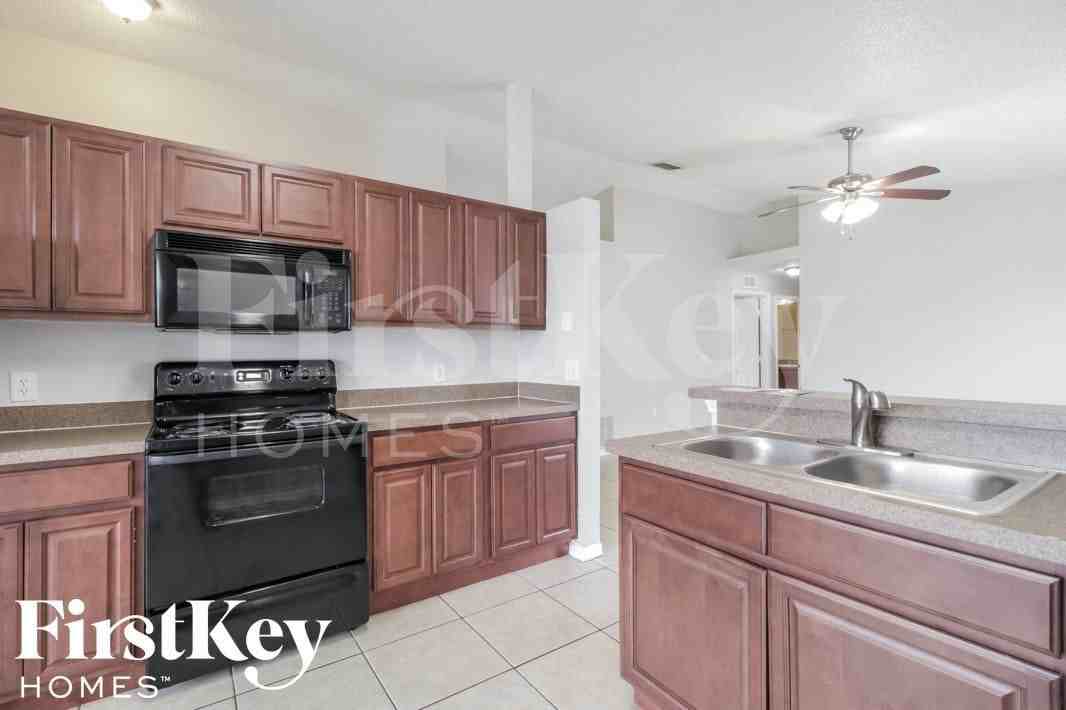 6500 Viewpoint Ct - Photo 6 of 16