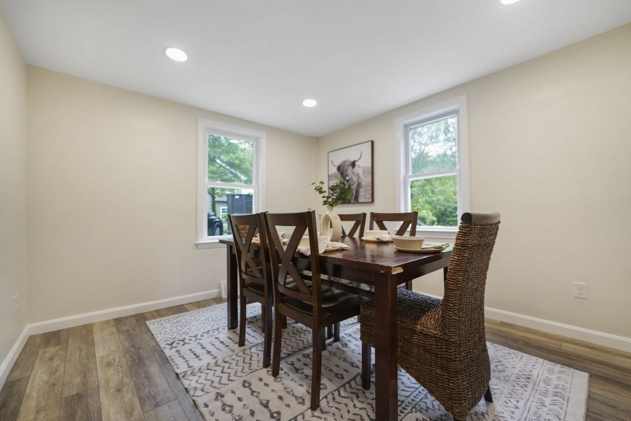 1030 Oak St - Photo 5 of 20