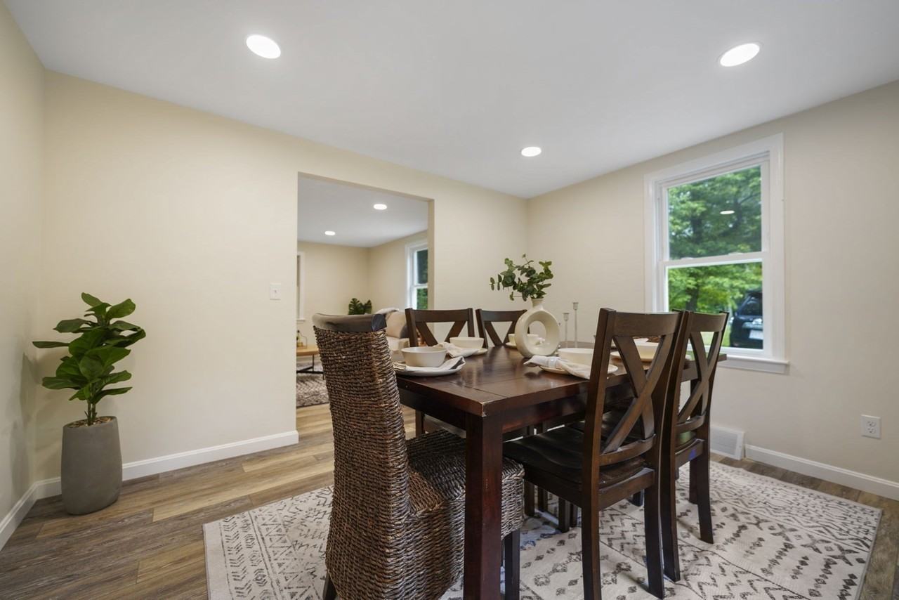 1030 Oak St - Photo 6 of 20