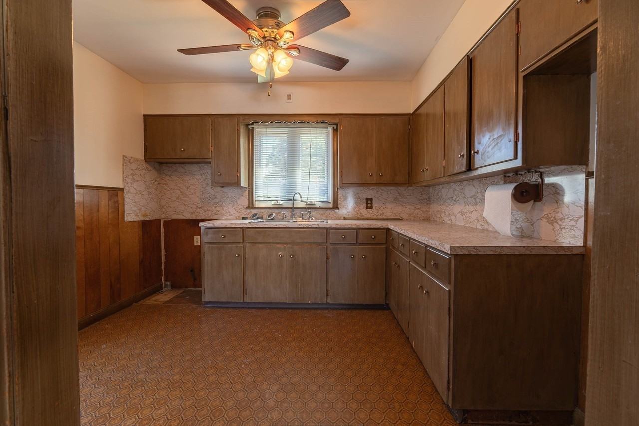 1129 Bedford St #2E - Photo 4 of 14