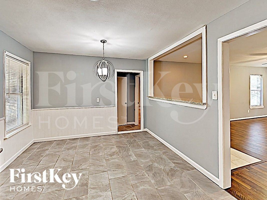 626 Warren St - Photo 6 of 16
