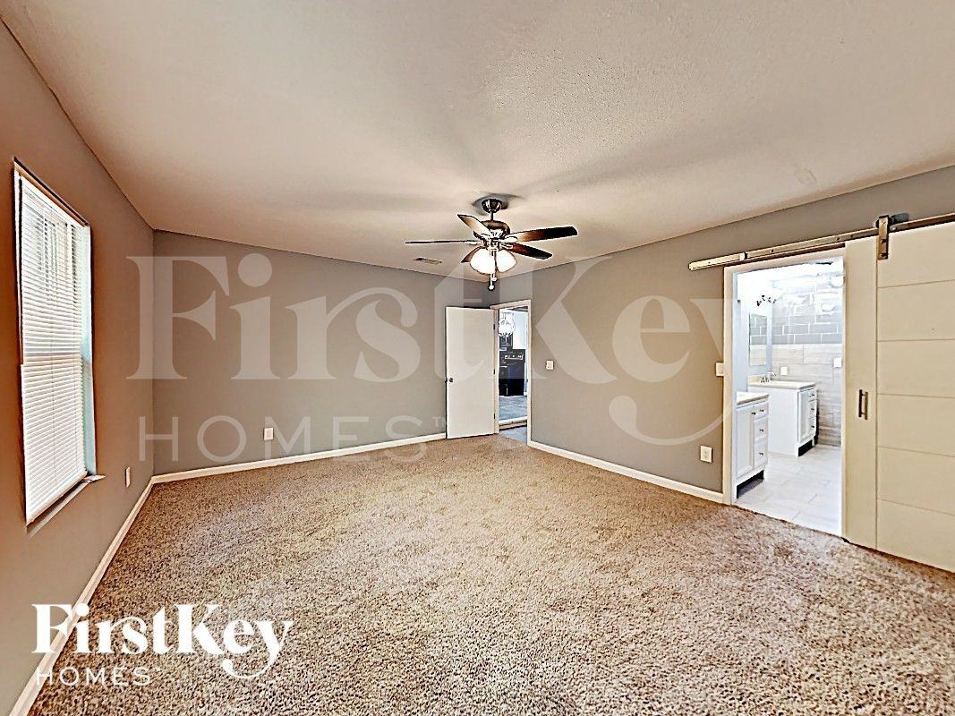 626 Warren St - Photo 7 of 16