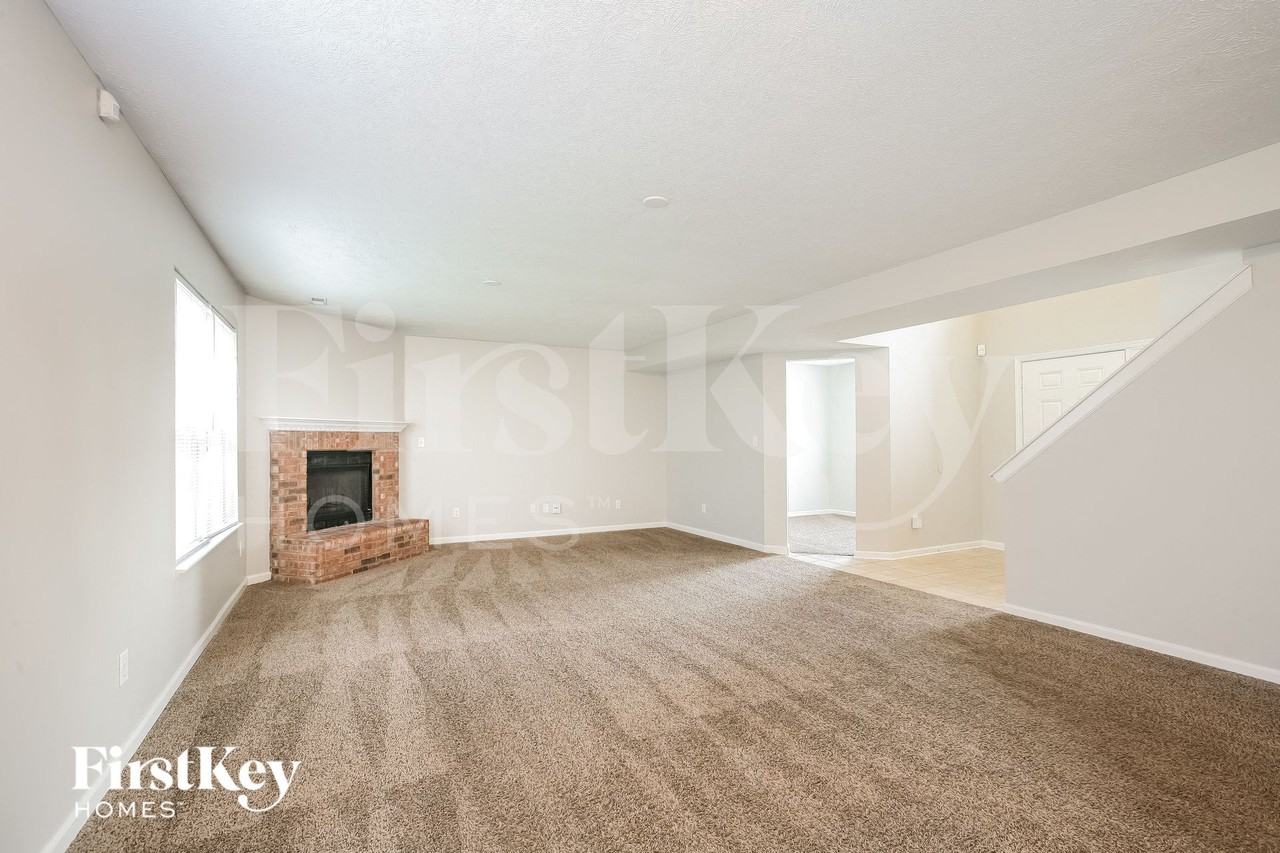 5323 Lakeside Manor Dr - Photo 4 of 15