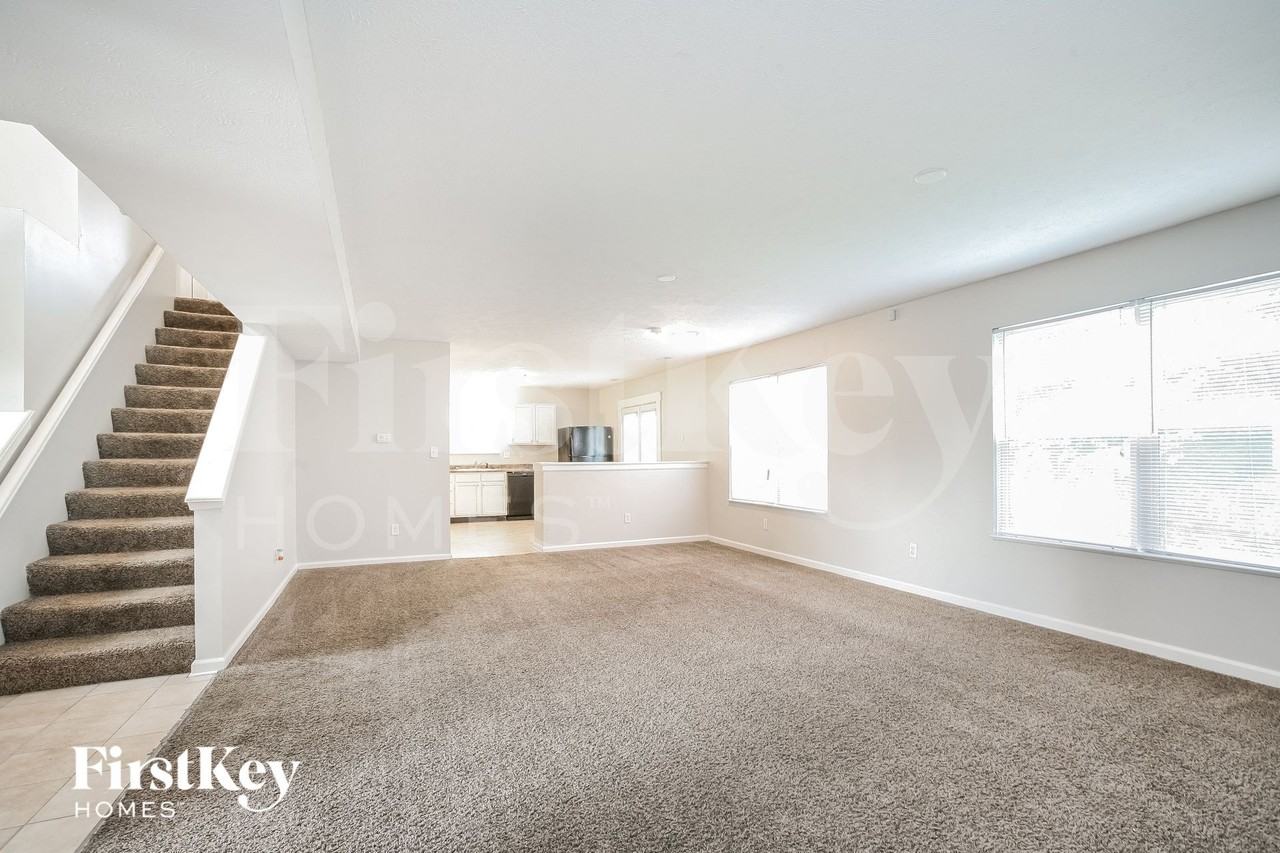 5323 Lakeside Manor Dr - Photo 5 of 15