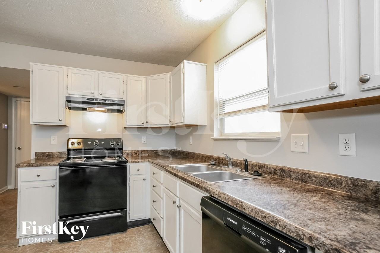 5323 Lakeside Manor Dr - Photo 7 of 15