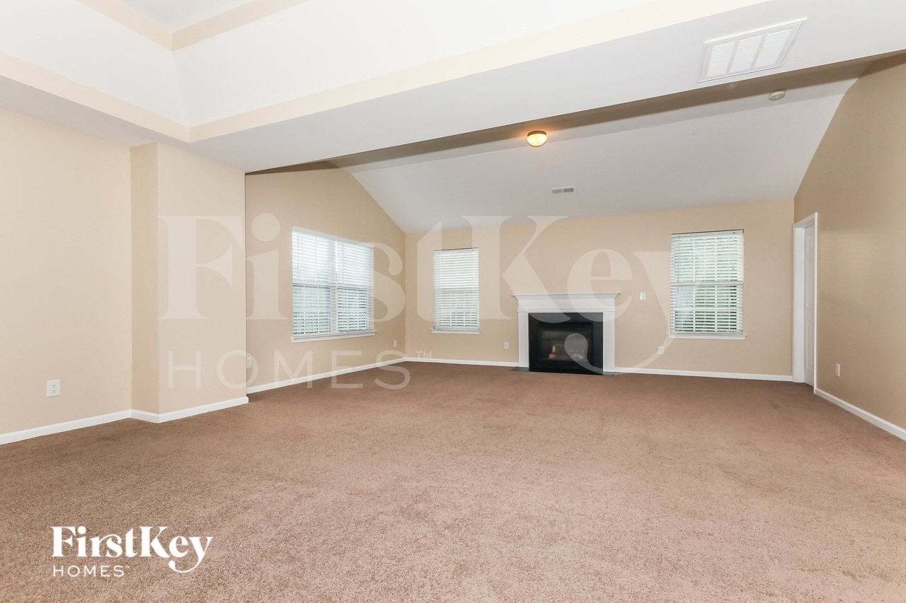 4819 Eagle Creek Dr - Photo 3 of 15