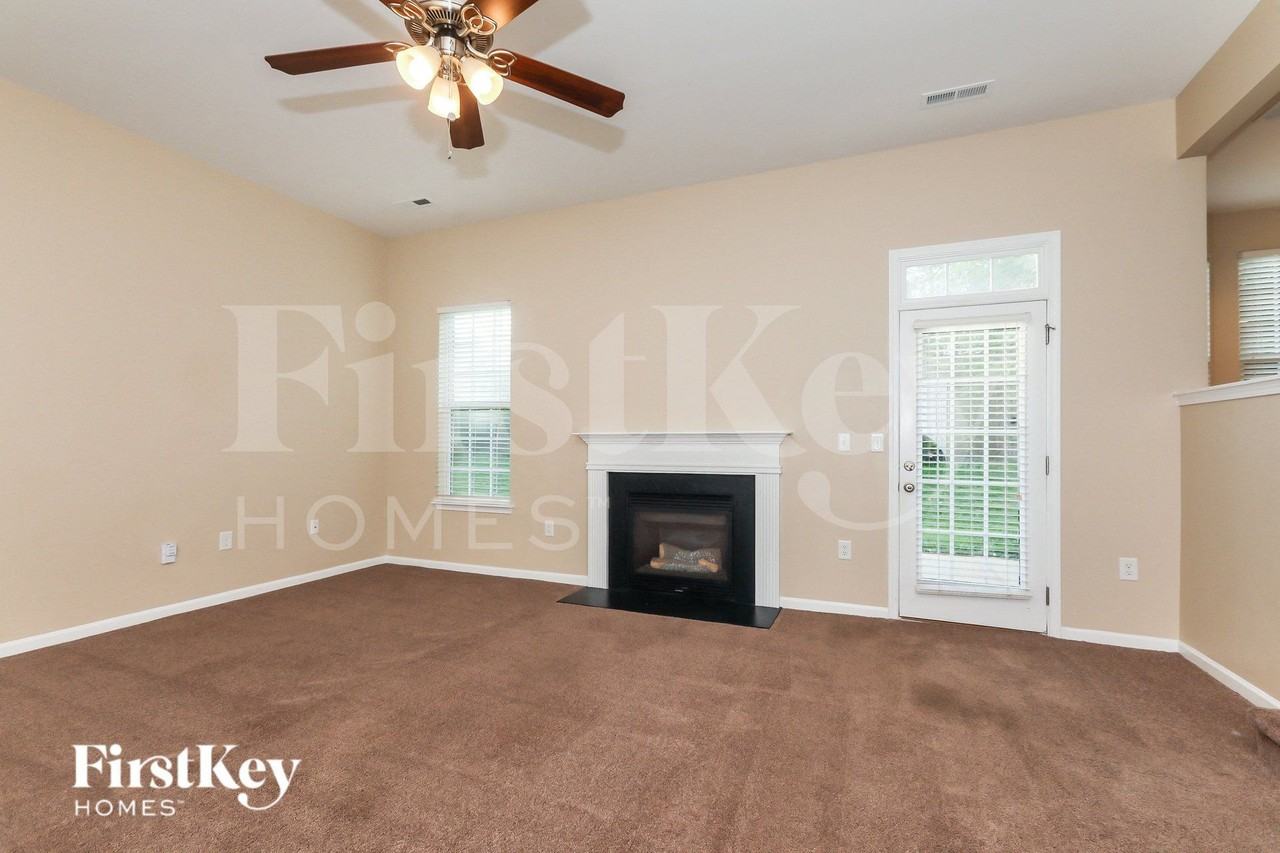4819 Eagle Creek Dr - Photo 4 of 15