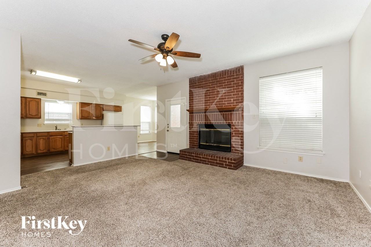 4420 Hummingbird Ct - Photo 2 of 16