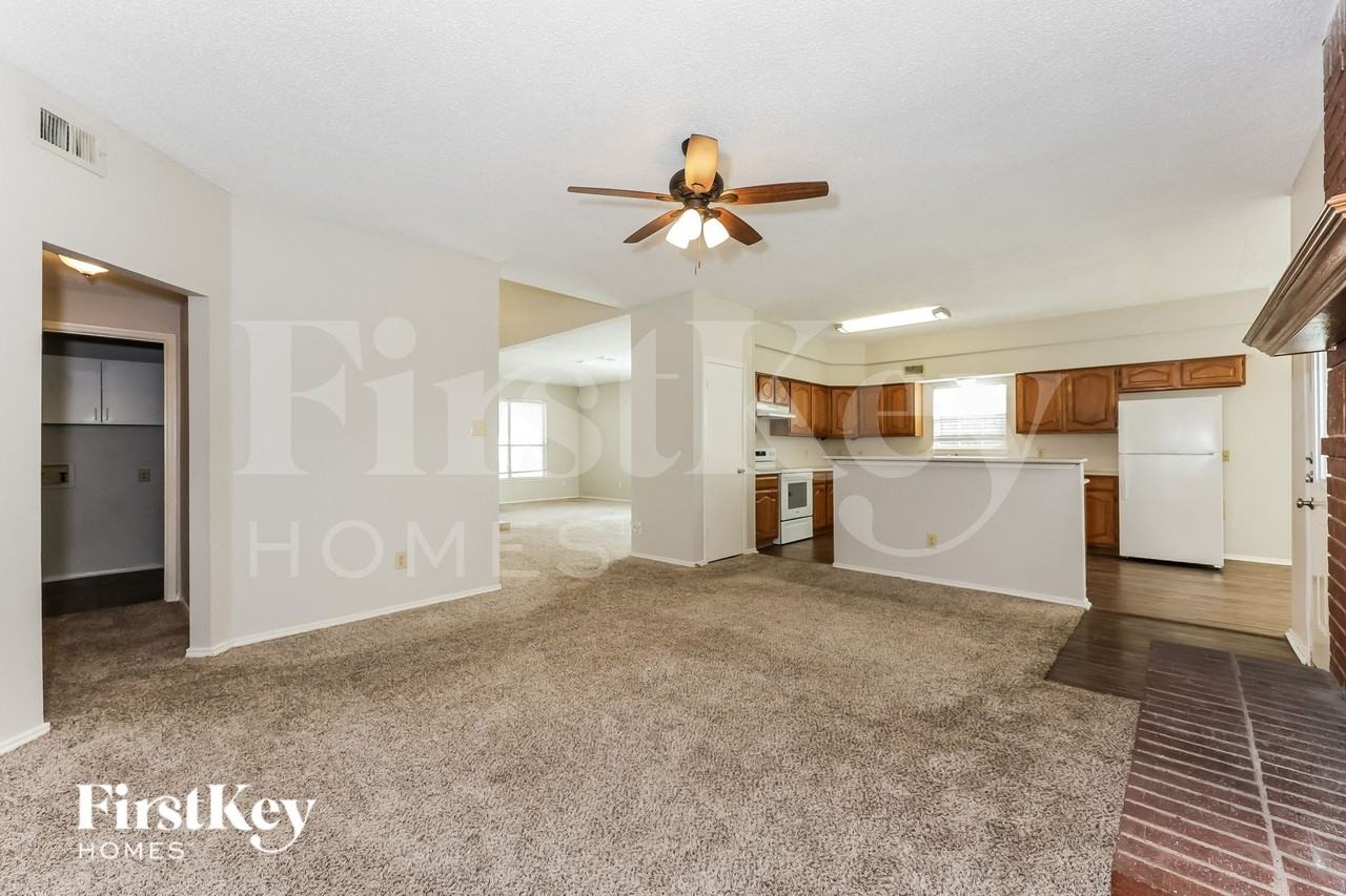 4420 Hummingbird Ct - Photo 3 of 16