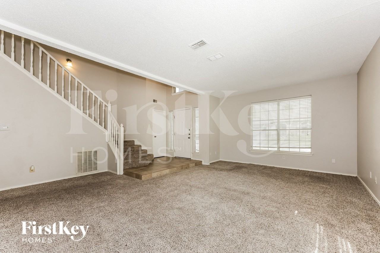 4420 Hummingbird Ct - Photo 4 of 16