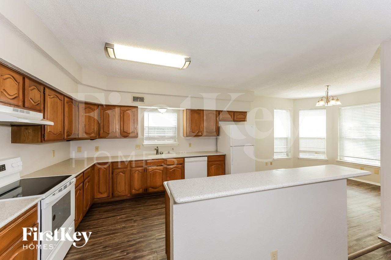 4420 Hummingbird Ct - Photo 5 of 16