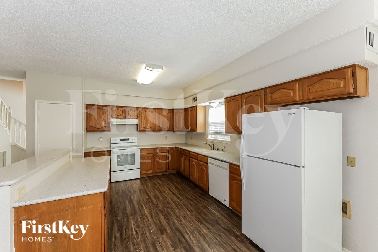 4420 Hummingbird Ct - Photo 6 of 16