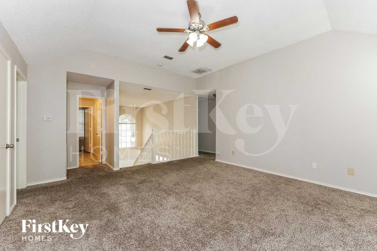 4420 Hummingbird Ct - Photo 7 of 16