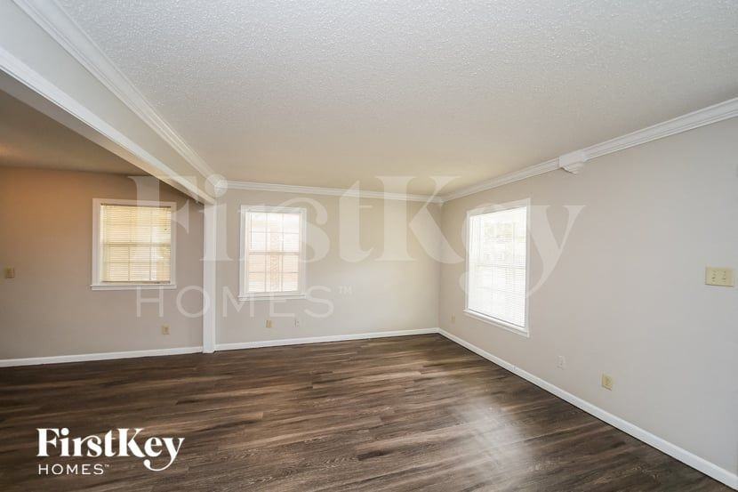 4158 Parkchester Ave - Photo 4 of 15