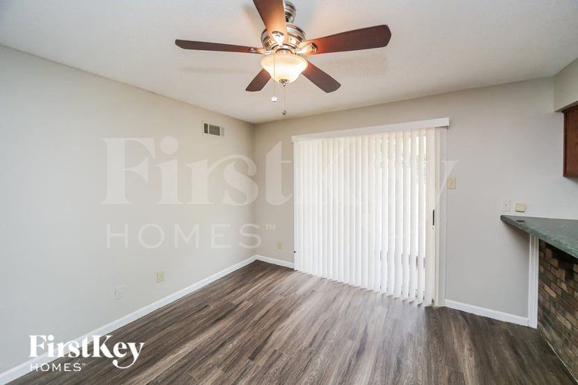 4158 Parkchester Ave - Photo 5 of 15