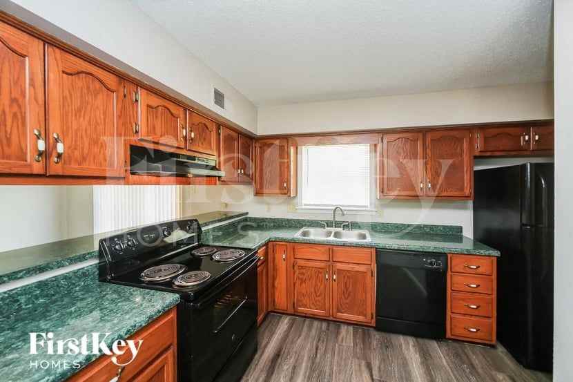 4158 Parkchester Ave - Photo 6 of 15