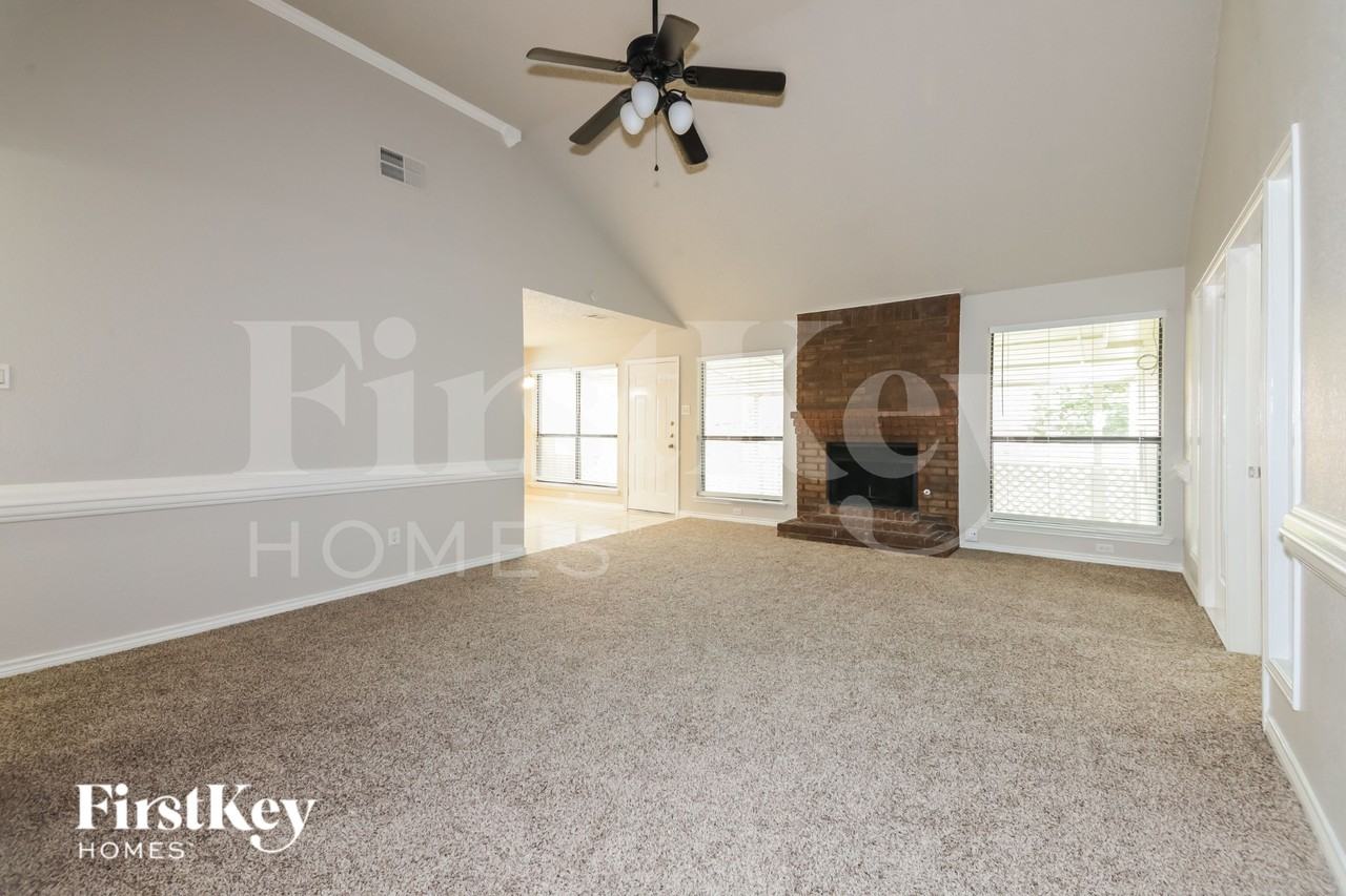 4118 Crystal Ln - Photo 3 of 16