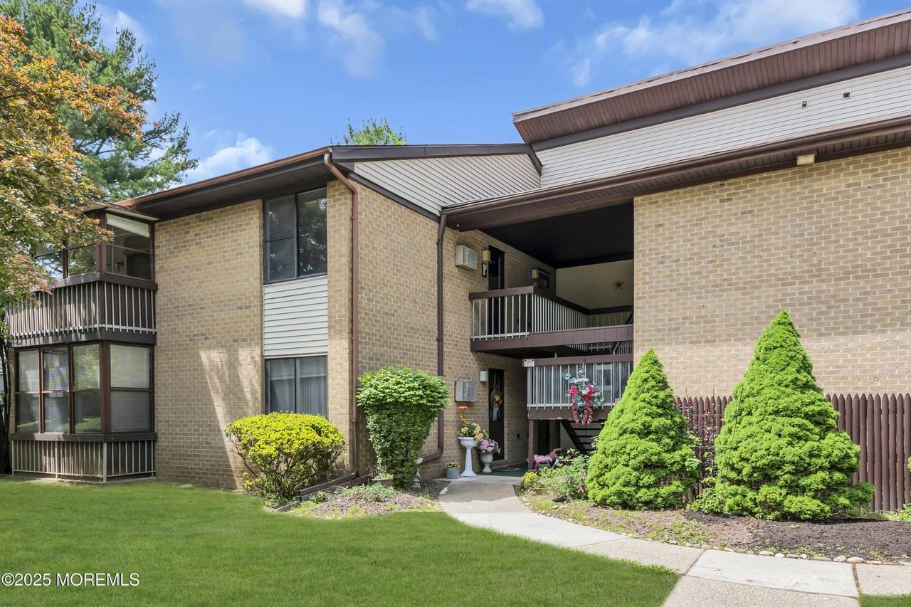30 Meadow Green Cir #F - Photo 2 of 22