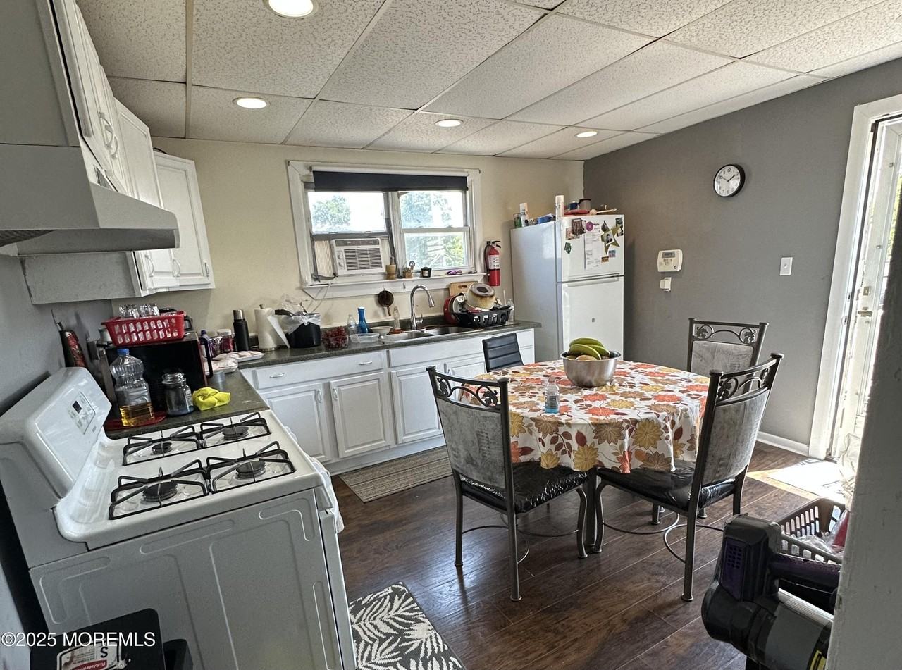 651 2nd Ave - Photo 2 of 7