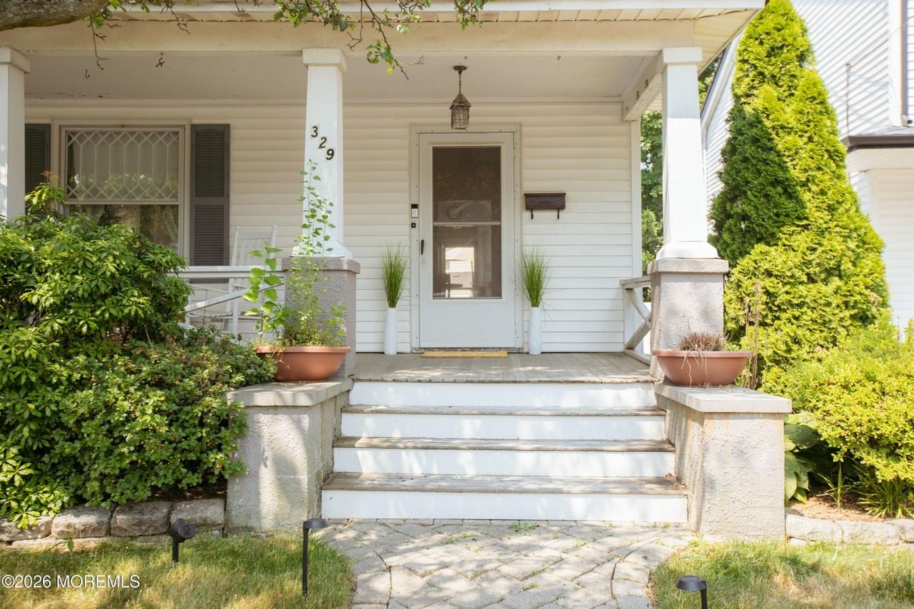 329 Richmond Ave - Photo 3 of 47