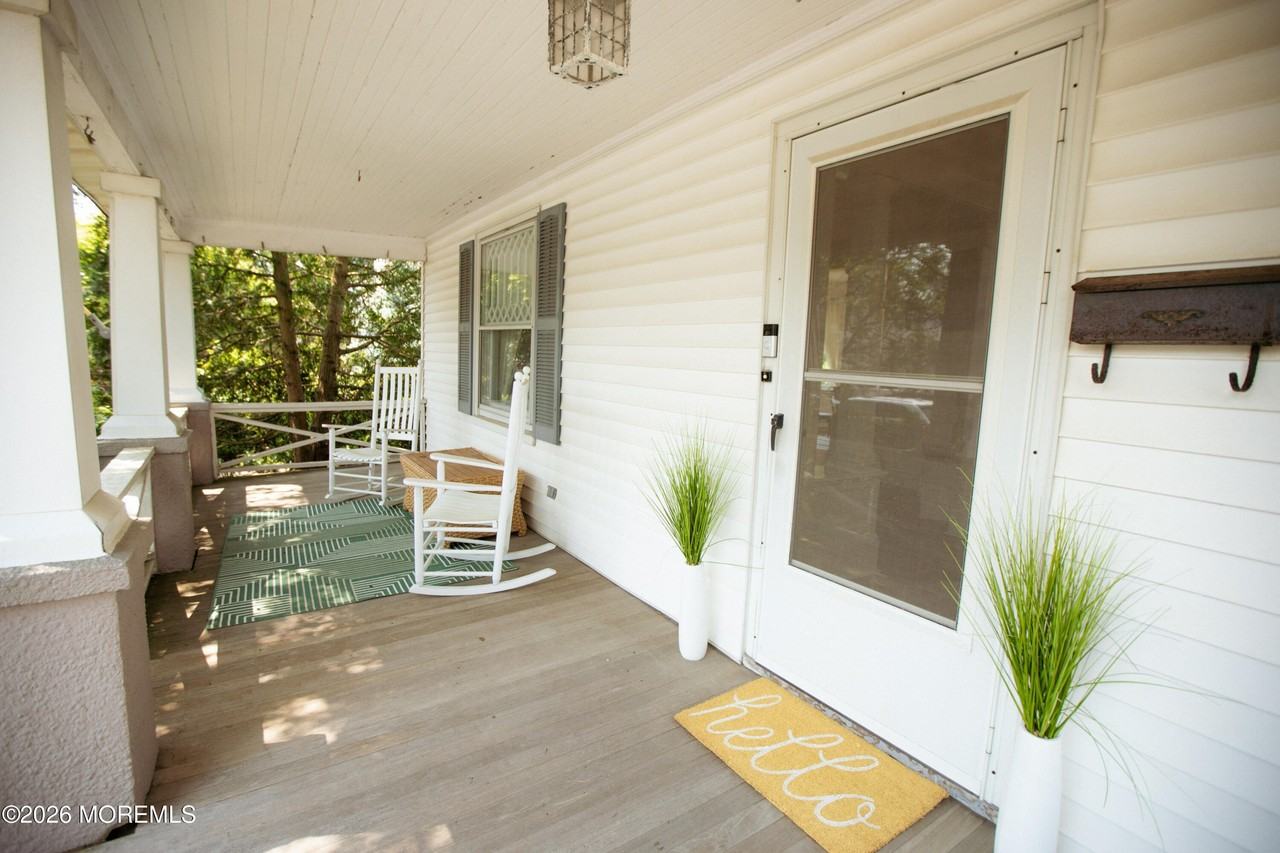 329 Richmond Ave - Photo 5 of 47