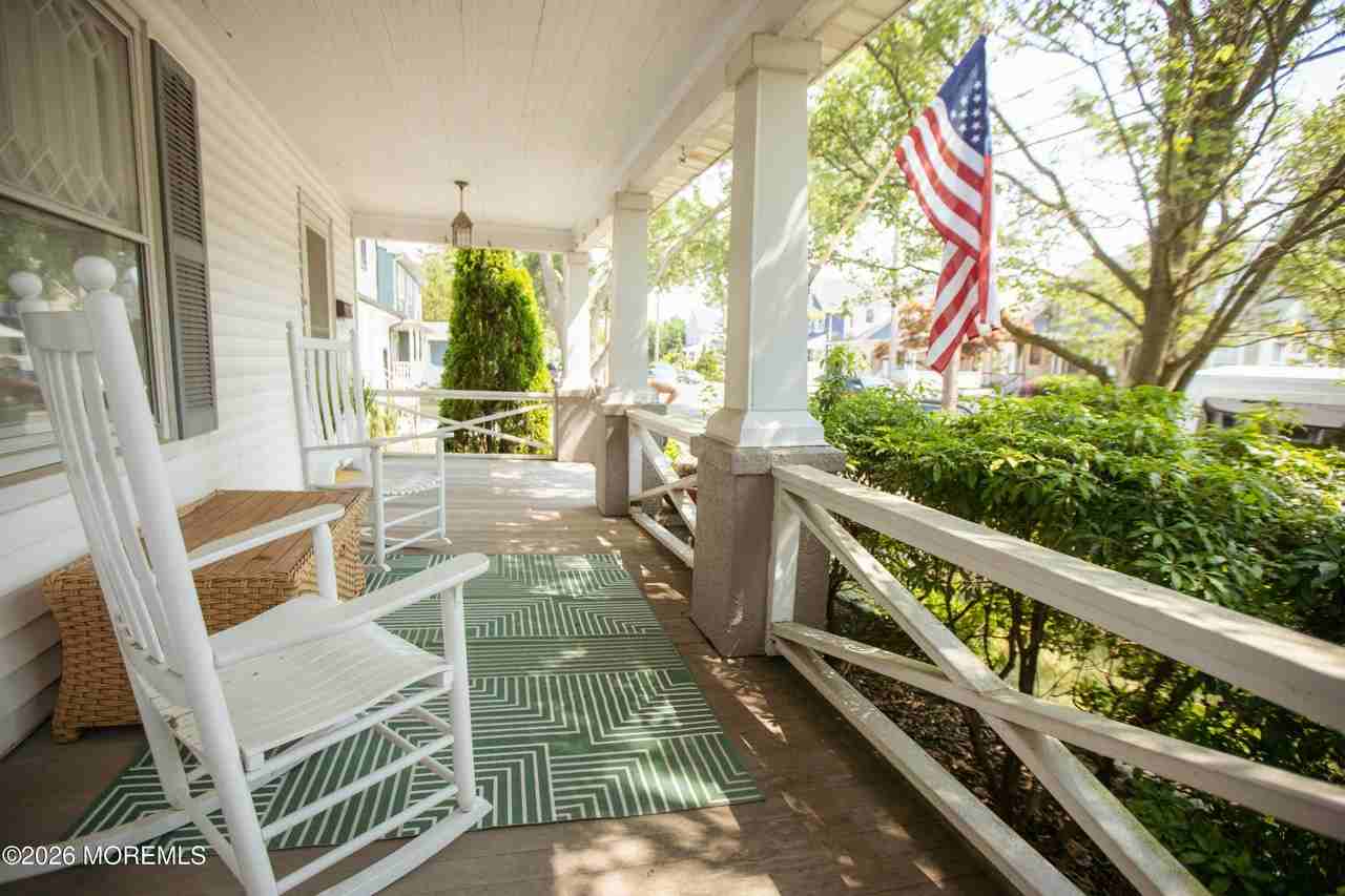 329 Richmond Ave - Photo 6 of 47