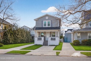 featured image of 211 Lareine Ave