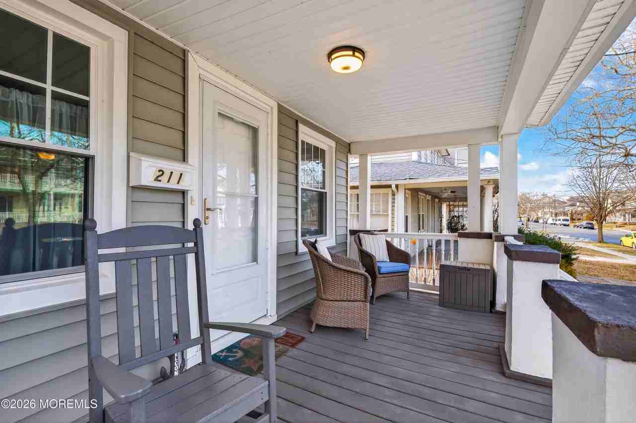 211 Lareine Ave - Photo 3 of 37