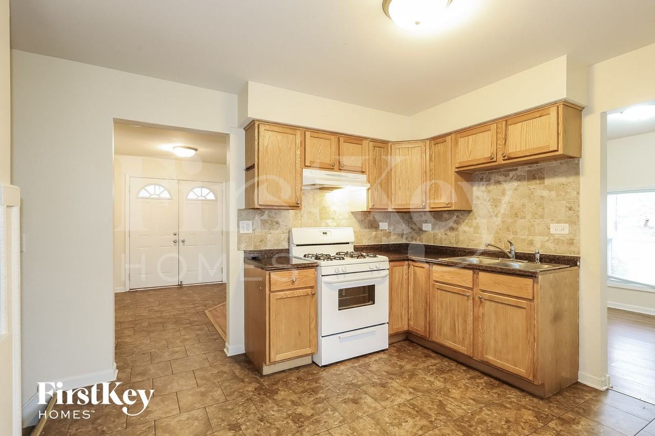3617 177th Pl - Photo 6 of 15