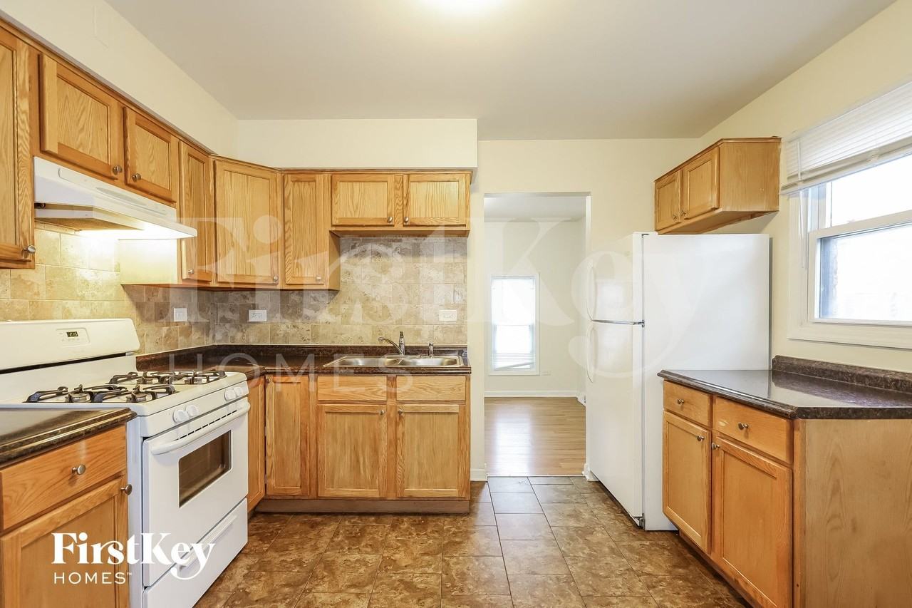 3617 177th Pl - Photo 7 of 15