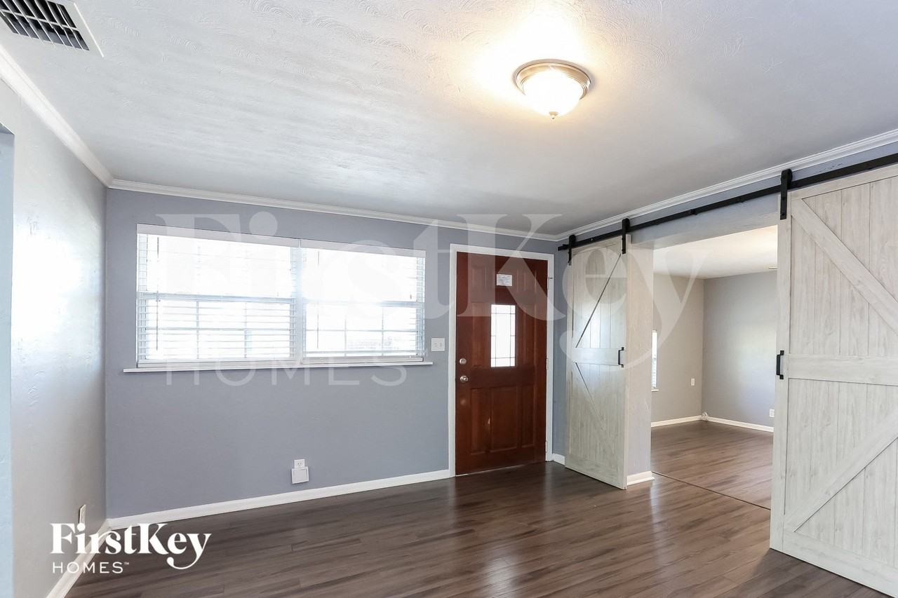3070 41st St N - Photo 3 of 15