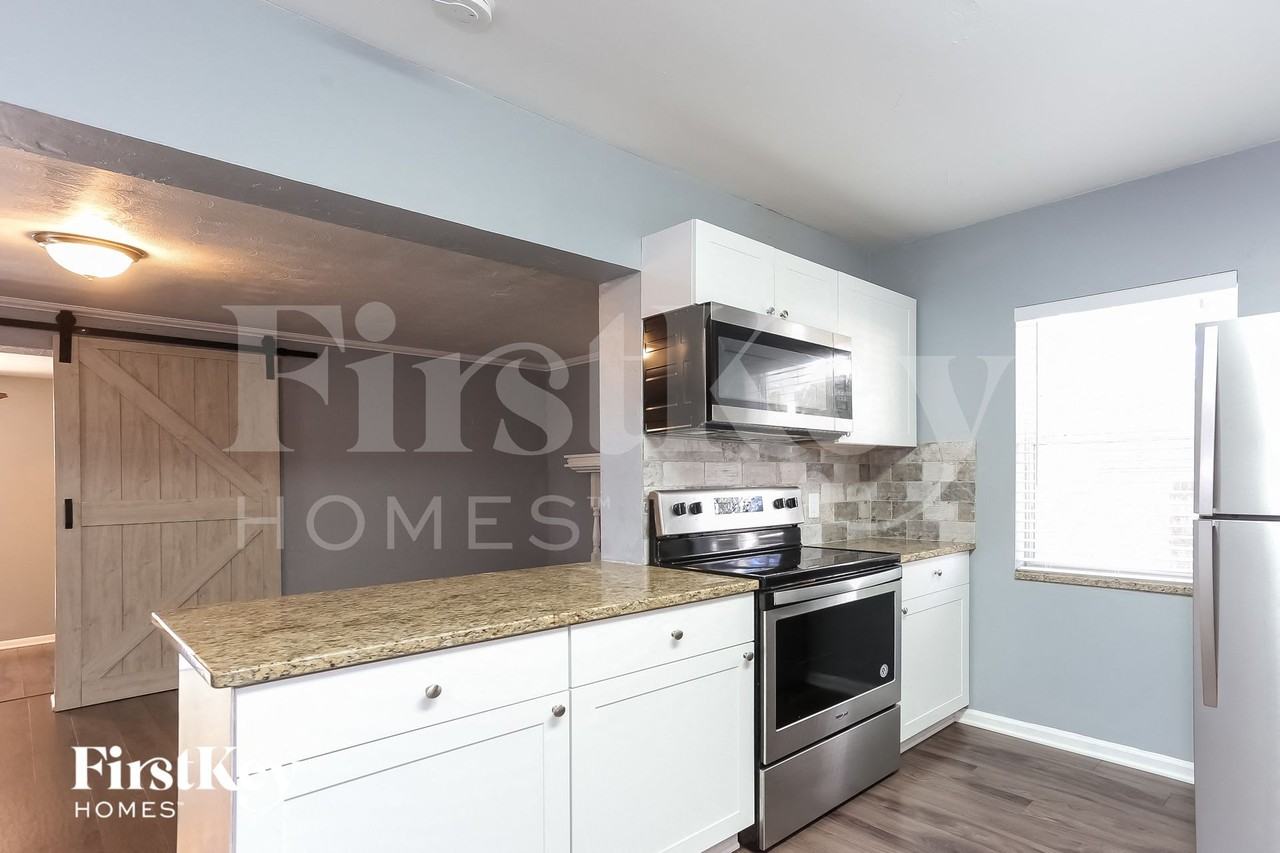 3070 41st St N - Photo 5 of 15