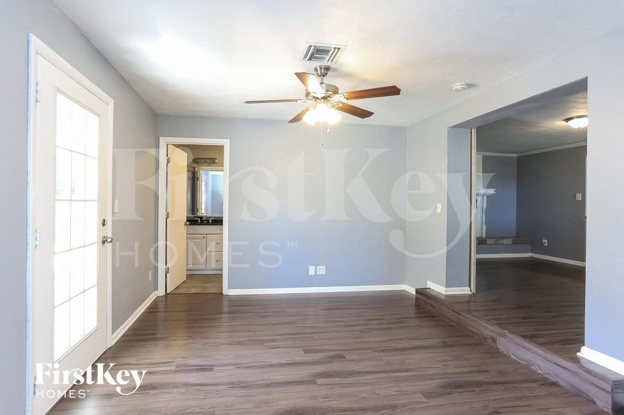 3070 41st St N - Photo 6 of 15