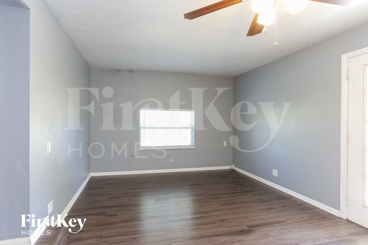 3070 41st St N - Photo 7 of 15