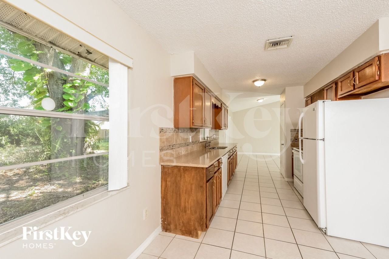 302 Sanora Blvd - Photo 7 of 16